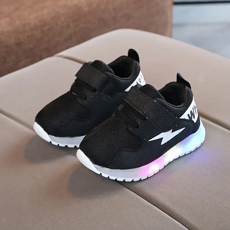 Bequeme Anti-Rutsch-Turnschuhe für Kinder