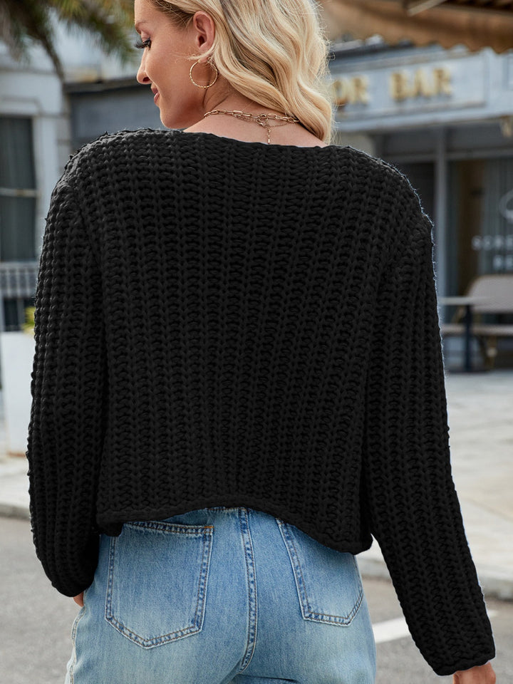Amara | Rundhals Strickjacke mit Goldenen Knöpfen