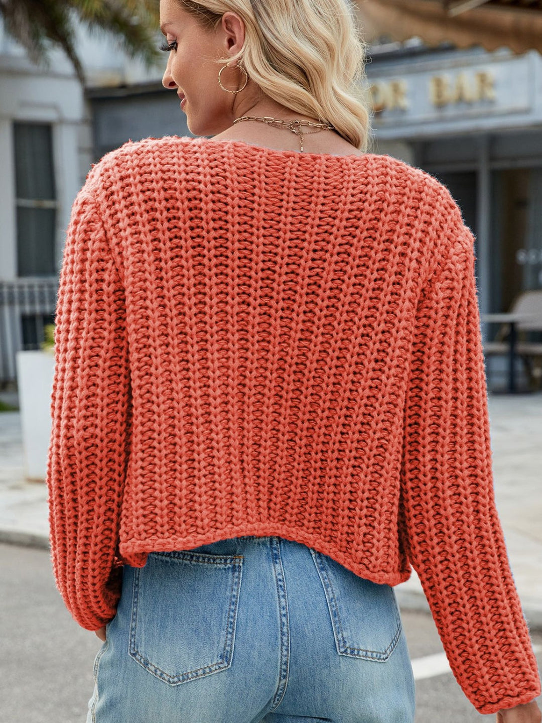 Amara | Rundhals Strickjacke mit Goldenen Knöpfen