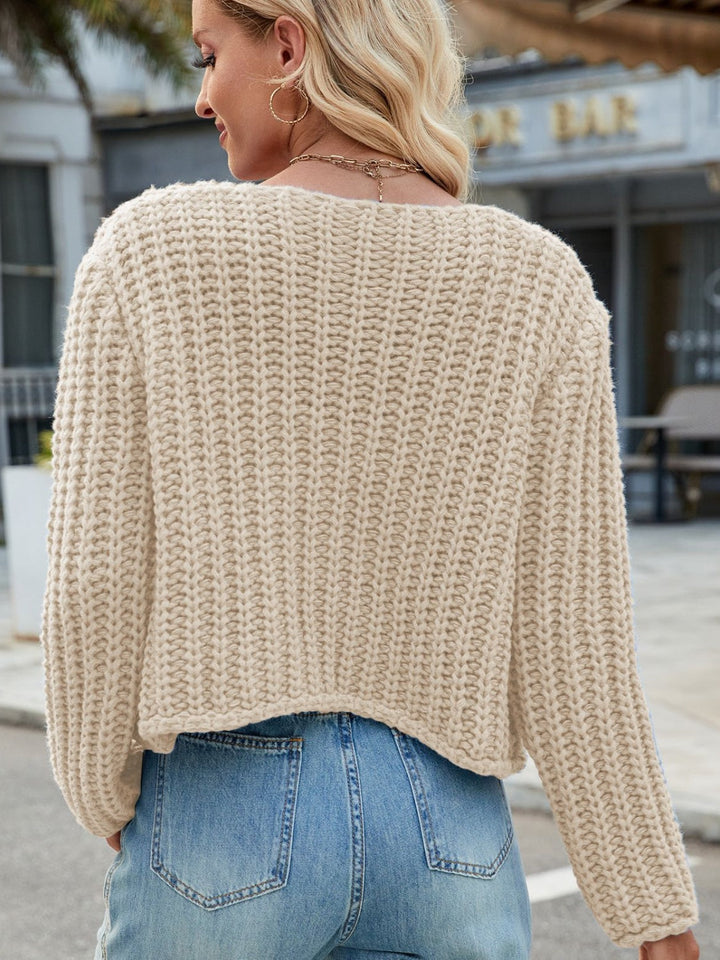 Amara | Rundhals Strickjacke mit Goldenen Knöpfen