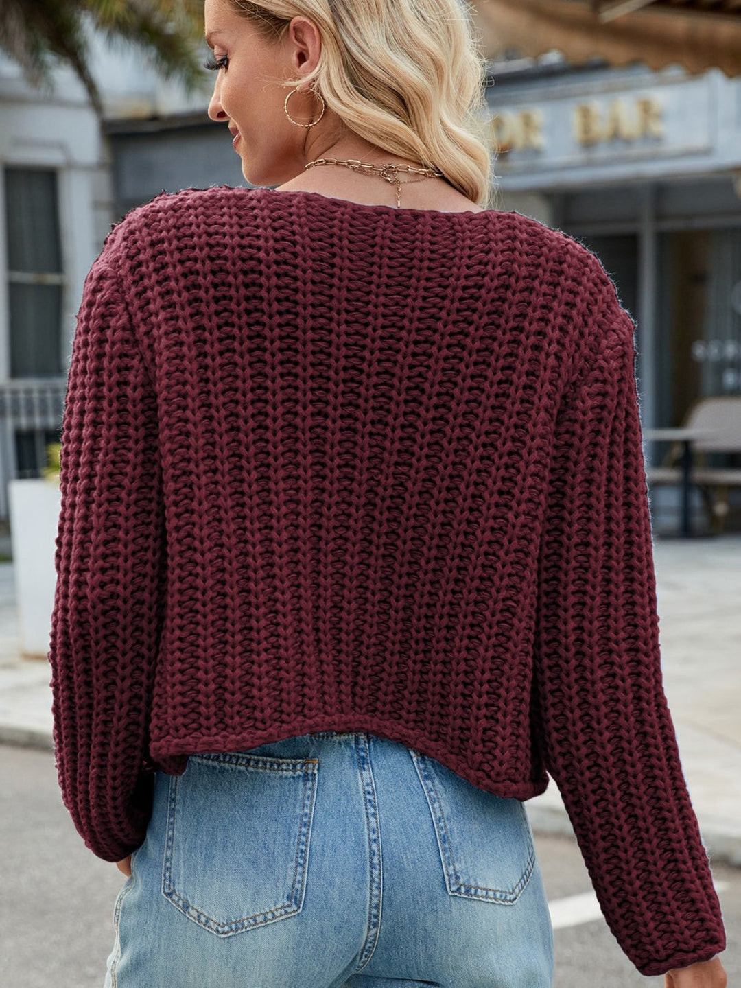 Amara | Rundhals Strickjacke mit Goldenen Knöpfen