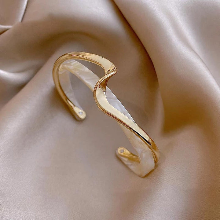 Eleganter Weißer Opal Armreif