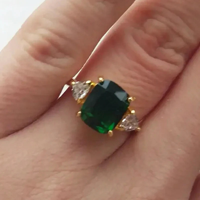 Eleganter Quadratischer Grüner Edelsteinring