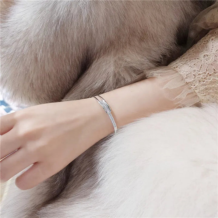 Offener Armreif Armband mit Funkelndem Akzent