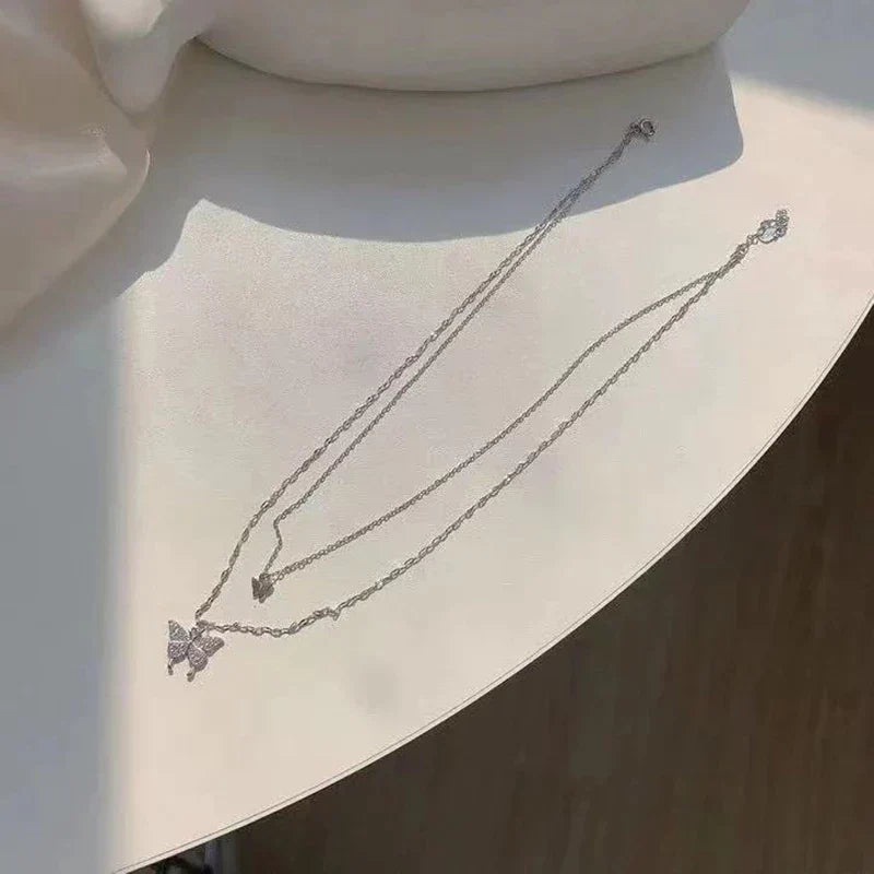 Vivienne | Elegantes Silber Halsketten-Set mit Schimmerndem Schmetterlings-Anhänger