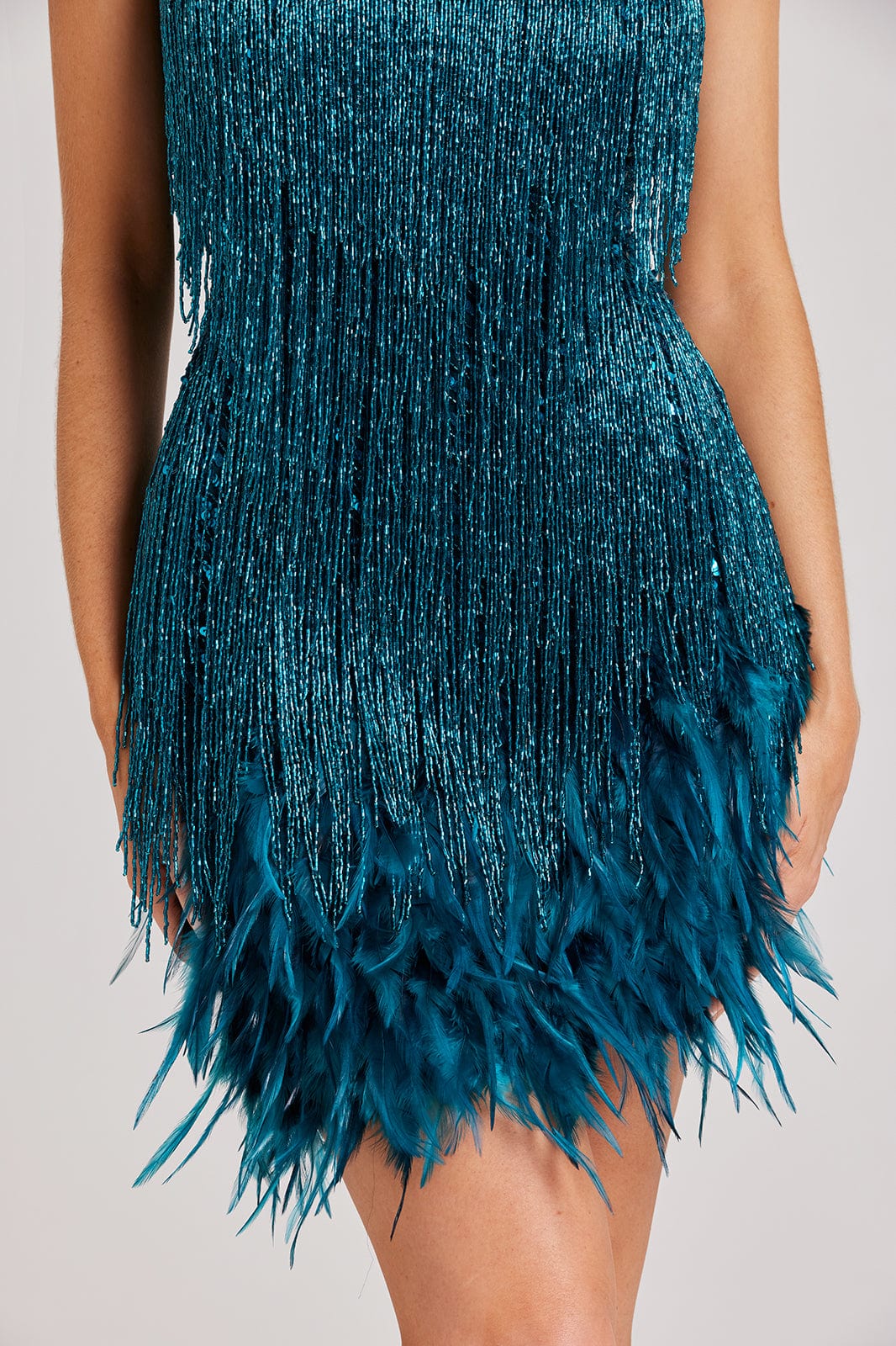 Nika | Feder- und Fransenkleid für Frauen