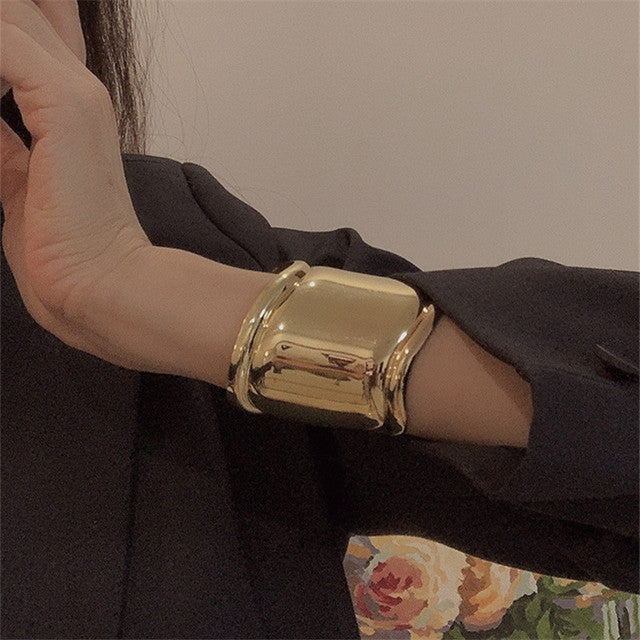 Asymmetrisches Wellenarmband