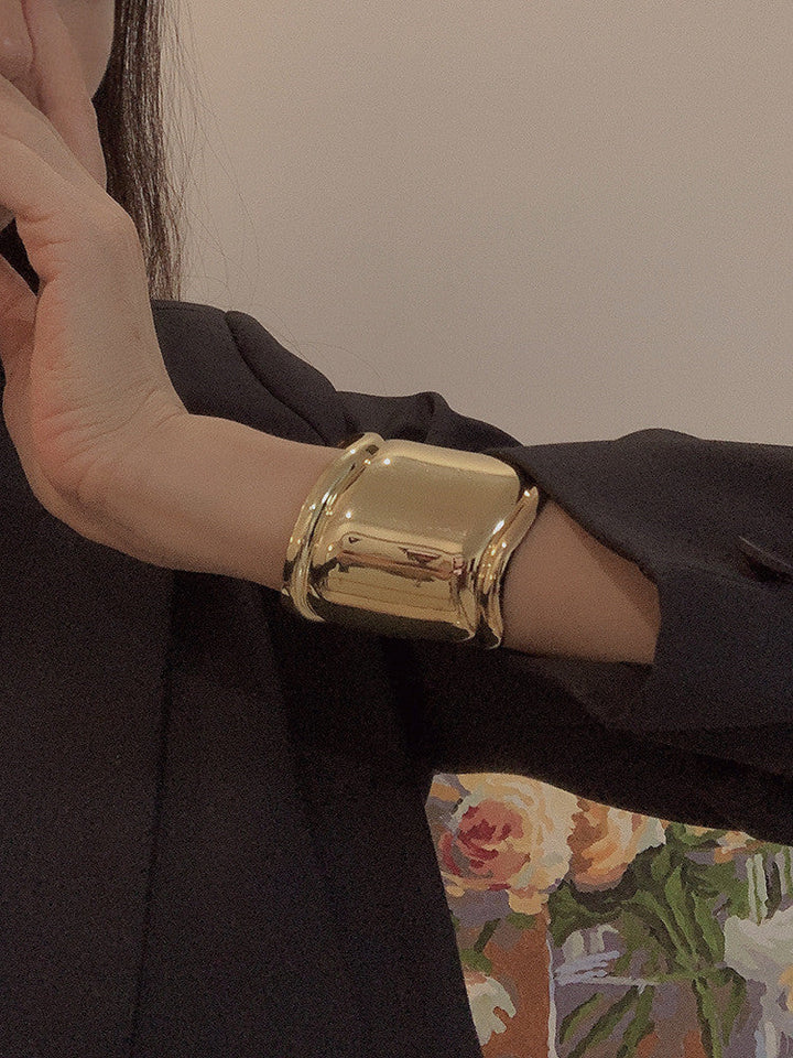 Asymmetrisches Wellenarmband