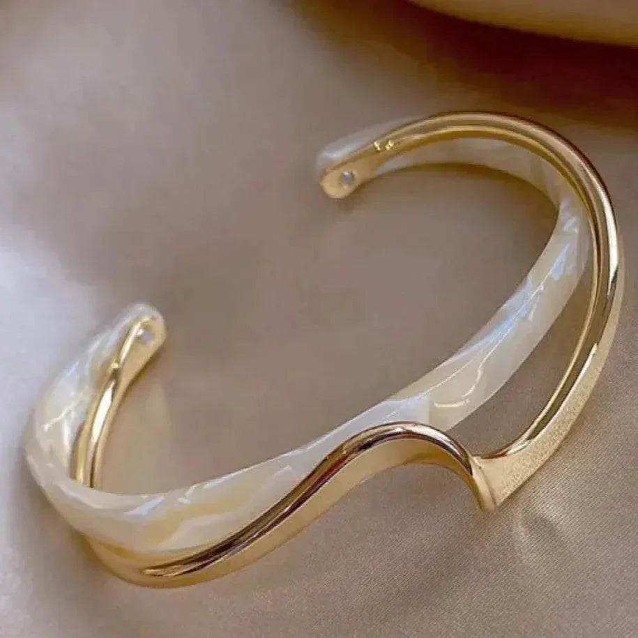 Eleganter Weißer Opal Armreif
